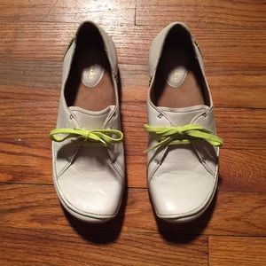 Clarks white leather oxford